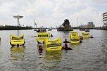 Wasserdemo auf der Elbe (Foto: Greenpeace/PressMedia)