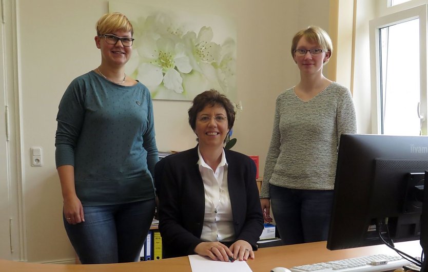 v.l.: Anne Jelinek (Bürokauffrau), Heike Schlegel (Steuerberaterin) und Stephanie Schrumpf (Steuerfachangestellte) (Foto: Nordhäuser Unternehmerverband)