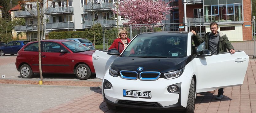 E-Mobilität im Quartier - SWG weiht zwei neue Car-sharing Stationen ein (Foto: Angelo Glashagel)