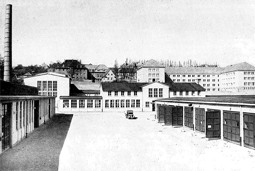 Historische Teilansicht des Technischen Geländes vom Laborgebäude aus gesehen mit Blick auf das Verwaltungsgebäude, Auditorium Maximum und Studentenwohnheim (Foto: privat)