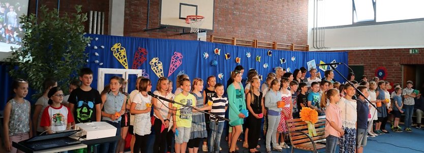 Die Grundschule Görsbach verabschiedete ihre Viertklässler mit einer schicken Feier (Foto: Pressestelle Landratsamt Nordhausen)
