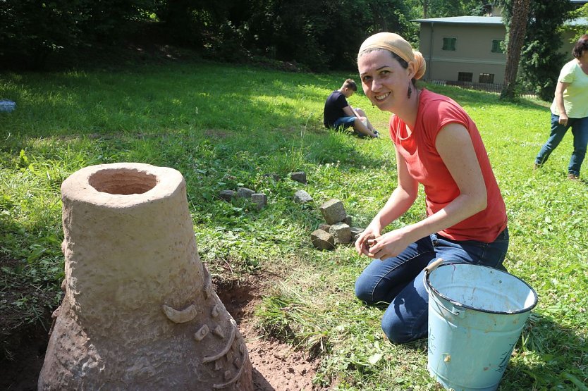 Archäologin Nadine Holesch hat das Projekt fachlich und praktisch begleitet (Foto: Angelo Glashagel)