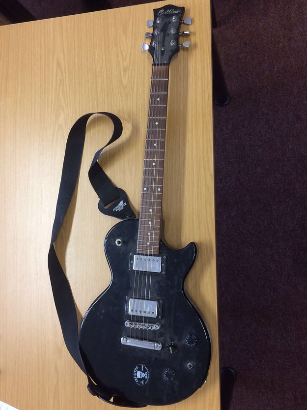 Gestohlene Gitarre (Foto: Polizei)