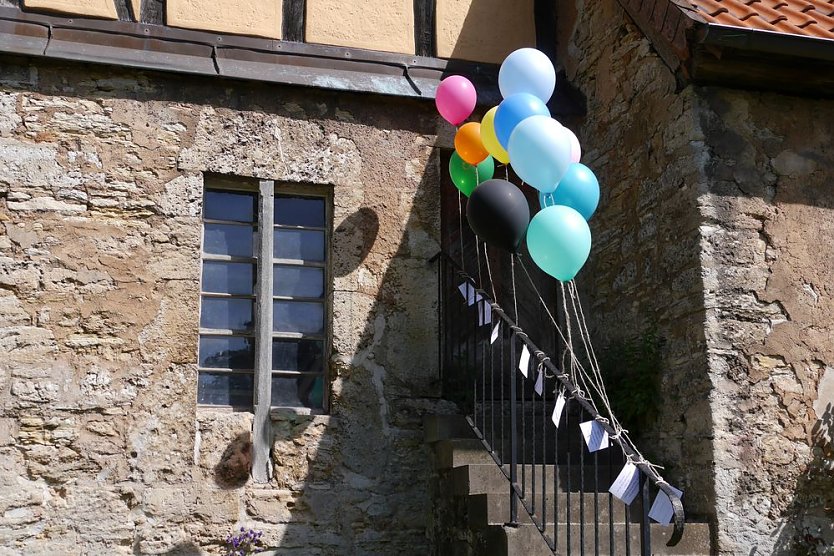 Luftballons mit Segensgrüße (Foto: Christiane Wiesemann)