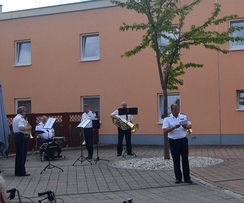 Pop Up Konzert des PMK im Seniorenwohnpark Sondershausen (Foto: Polizei)