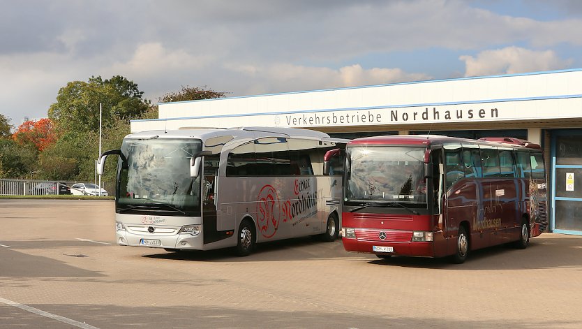 Moderne Reisebusse der Nordhäuser Verkehrsbetriebe (Foto: Verkehrsbetriebe Nordhausen GmbH)