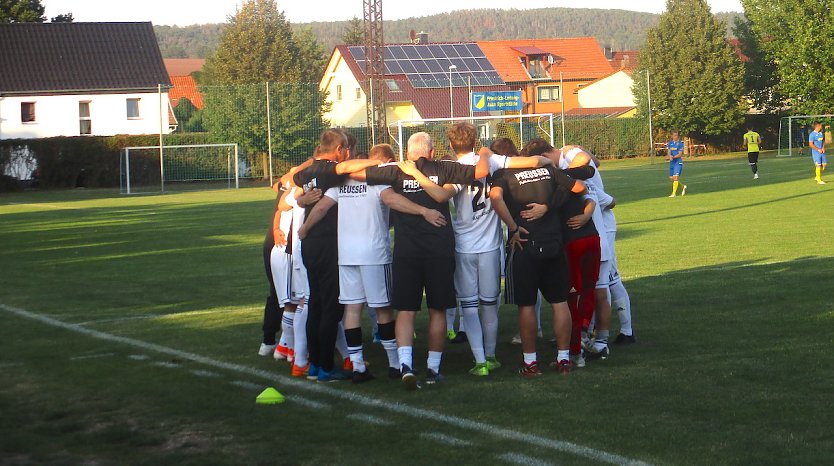Das Preußen-Team schwört sich vor dem Spiel mein (Foto: M.Fromm)