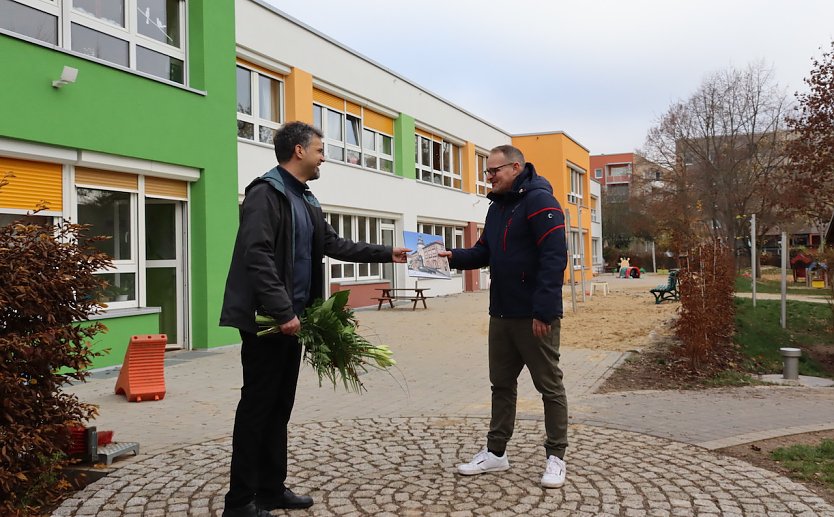 Oberbürgermeister Kai Buchmann und Tobias Erlmeier, Leiter der Kindertagesstätte (Foto:  ©Stadtverwaltung Nordhausen)