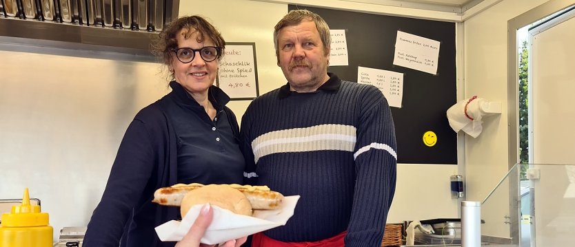 Birgit und Peter Maas verkaufen bei Werther Thüringer Bratwurst (Foto: nnz)