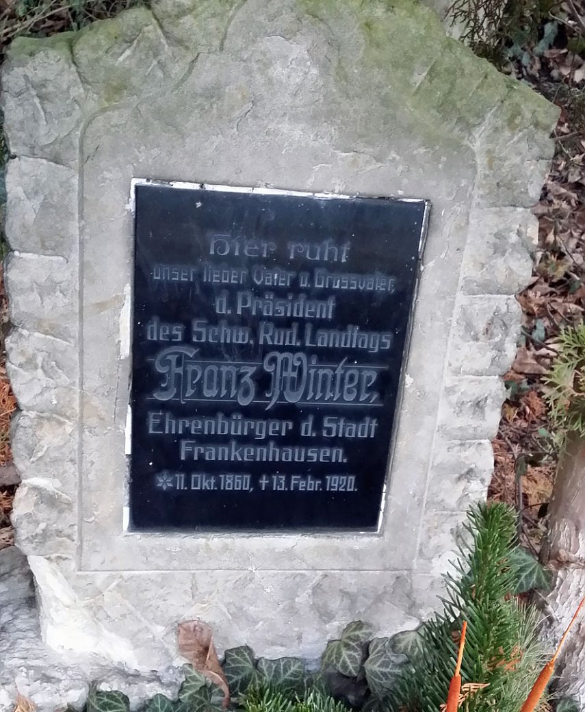 Bild: Kranzniederlegung um Gedenken