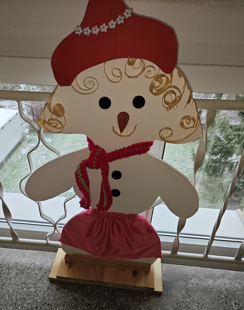 Bild: Mit Liebe gebasteltes "Schneemannm&auml;dchen"