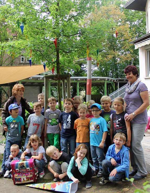 Bild: 16 Vorschulkinder sagen Auf Wiedersehen
