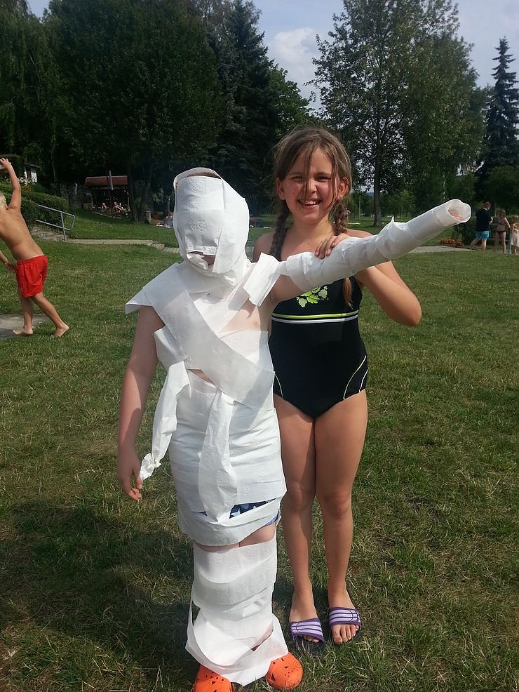 Bild: Abschlussfest im Schwimmbad