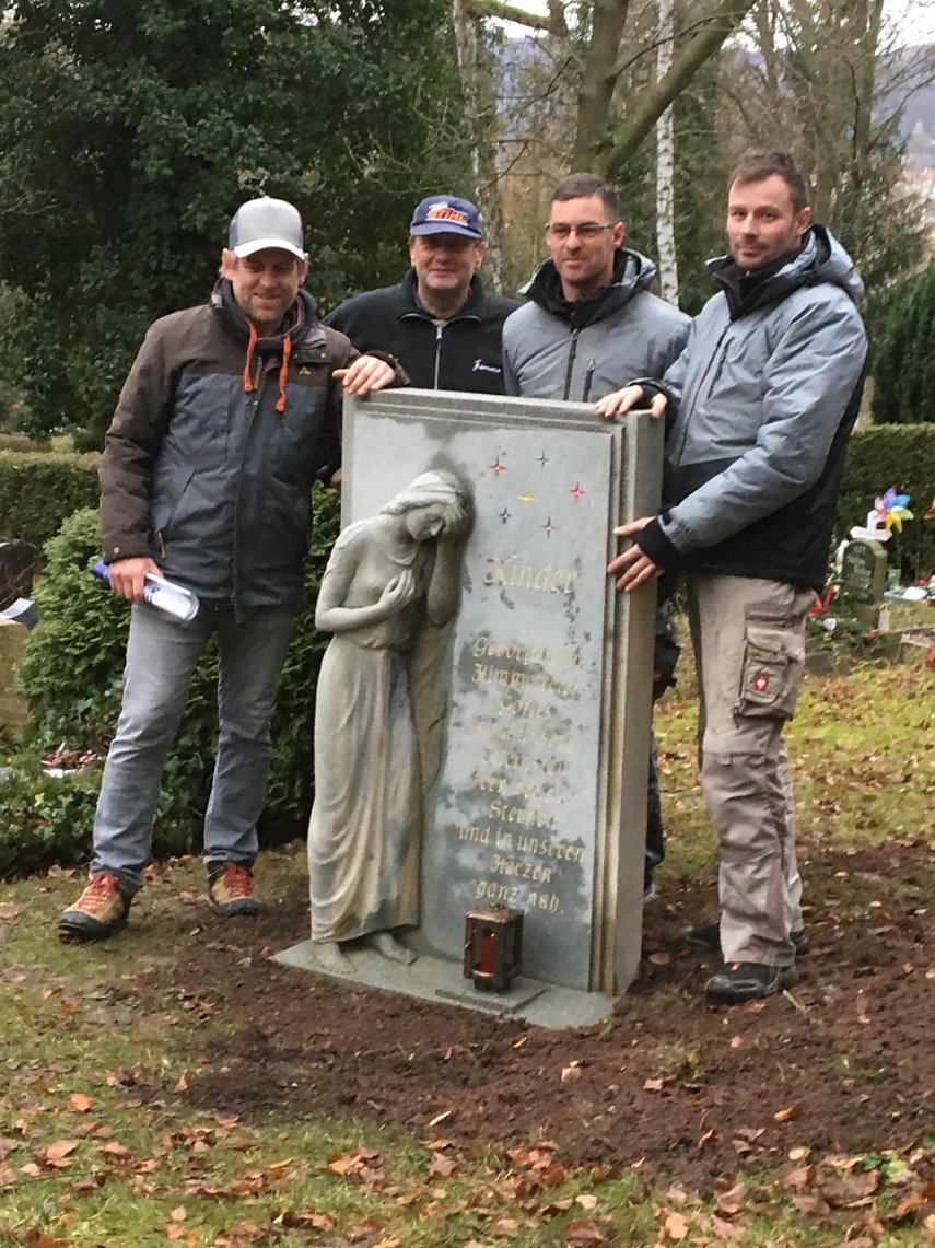 Bild: Hospiz setzt Gedenkstein