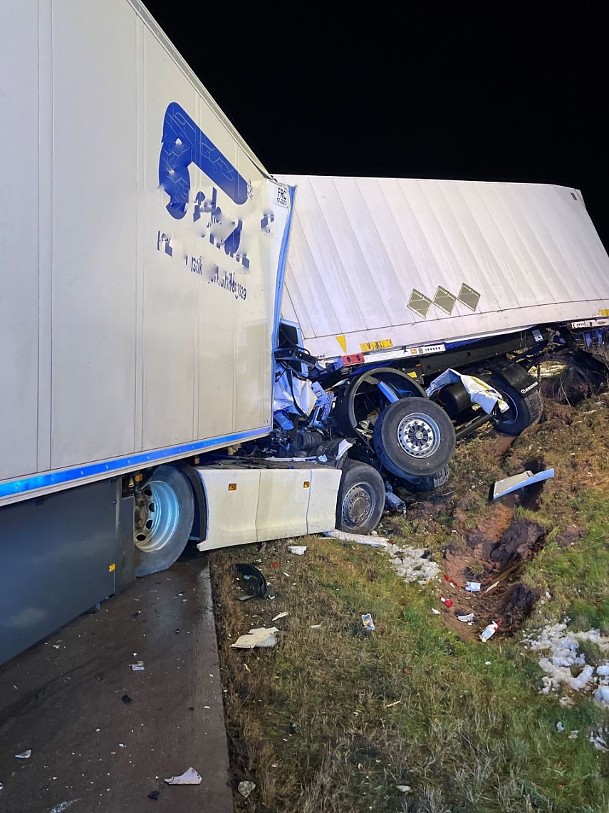 Bild: Verunfallter Lkw auf der A38