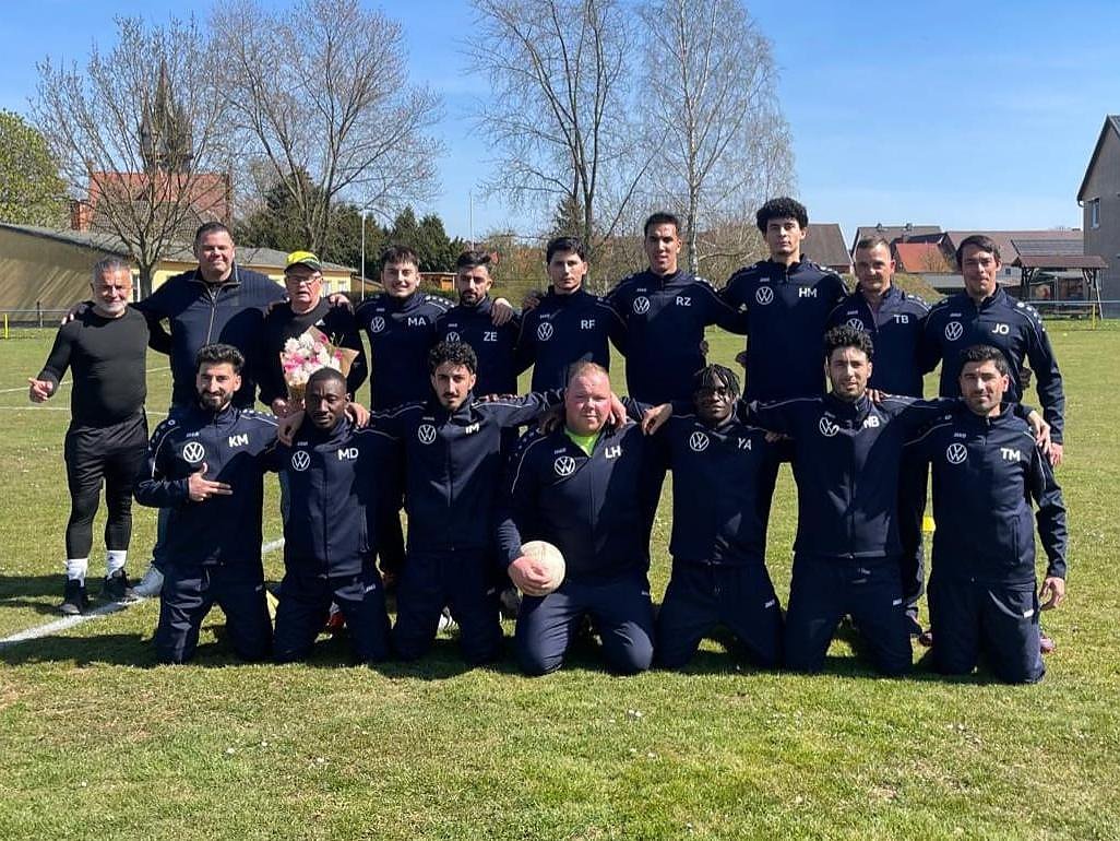 Bild: Neue Trainingsanz&uuml;ge f&uuml;r die SG Blau-Gelb G&ouml;rsbach