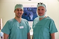 Chefarzt Dr. med. Daniel Hupe der Klinik f&uuml;r Chirurgie III � Orthop&auml;die und Unfallchirurgie und Sektionsleiter Dr. med. Martin Gehrold. (Eichsfeld Klinikum/Abashishvili)