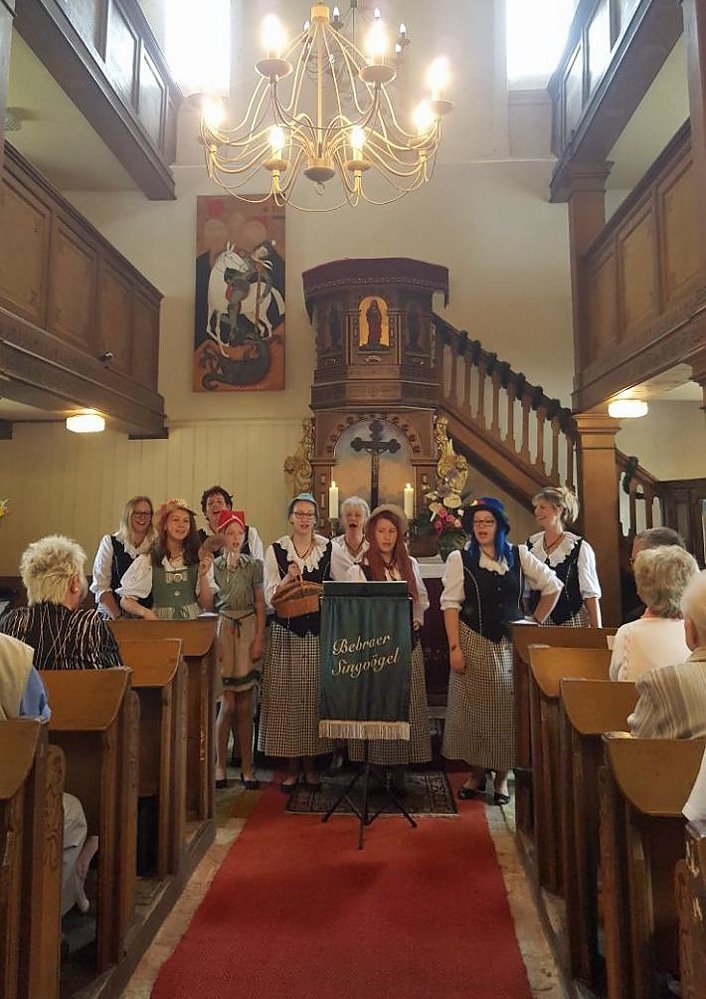 Bild: Jubelkonfirmation in der Kirche in Bebra