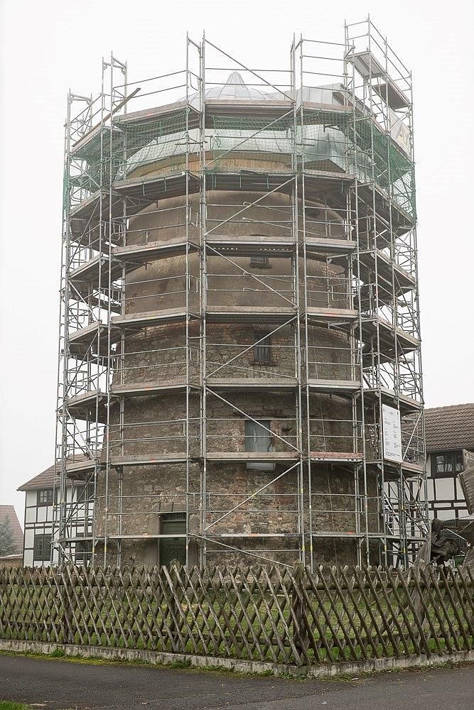 Bild: Die einger&uuml;stete Windm&uuml;hle in Schlotheim.