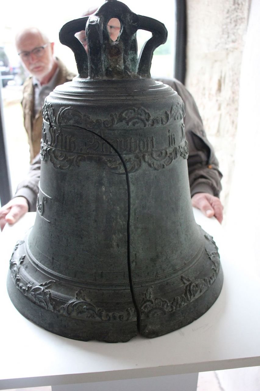 Bild: Glocke, die wohl nie l&auml;utete, ist zur&uuml;ck