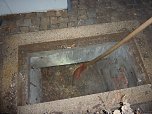 Glutnest in Laub und Unrat (Foto: Berufsfeuerwehr)