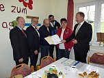 Innenminister brachte Geld vorbei (Foto: Karl-Heinz Herrmann)