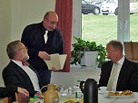Innenminister brachte Geld vorbei (Foto: Karl-Heinz Herrmann)