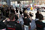 Vor und hinter der B&uuml;hne (Foto: nnz)