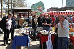 Vor und hinter der B&uuml;hne (Foto: nnz)