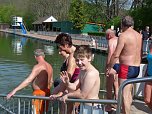 Fr&ouml;hlich angebadet (Foto: Karl-Heinz Herrmann)