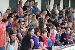 Momente auf und neben dem Spielfeld (Foto: Olaf Dobrzykowsky)