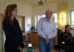 Dietmar Buchardt und Kathrin Schlegel &uuml;berbrachten die Gr&uuml;&szlig;e des Kreisvorstandes (Foto: Emmelmann)
