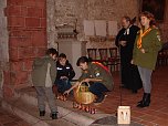 Pfadfinder verteilen das Friedenslicht (Foto: D. Lang)