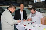 Indoor 2013 - erste Eindr&uuml;cke: Die Moderatoren und John Dauert (Foto: J. Piper)