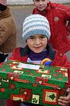 Geschenke übergeben (Foto: privat) Geschenke übergeben (Foto: privat)