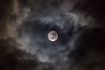 Lichtspiel in der Nacht (Foto: Gernot Thelemann)
