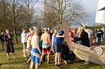 Eisbaden der FH Nordhausen (Foto: nnz-City Scout Sven G&auml;mkow)