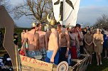 Eisbaden der FH Nordhausen (Foto: nnz-City Scout Sven G&auml;mkow)