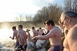 Eisbaden der FH Nordhausen (Foto: nnz-City Scout Sven G&auml;mkow)