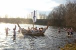 Eisbaden der FH Nordhausen (Foto: nnz-City Scout Sven G&auml;mkow)