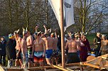 Eisbaden der FH Nordhausen (Foto: nnz-City Scout Sven G&auml;mkow)