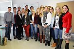 Dr. Kareen Schlangen und Studierende des Moduls Customer Relationship Management des Masterstudiengangs Innovations- und Changemanagement (Foto: Tina Schneppe, FHN)