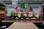 Zumba zum Fashion-Day (Foto: Peter Blei)