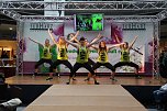 Zumba zum Fashion-Day (Foto: Peter Blei)