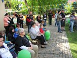 Warnwesten &uuml;bergeben (Foto: DRK Sondershausen)