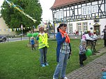 Warnwesten &uuml;bergeben (Foto: DRK Sondershausen)