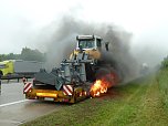 Feuer auf der Autobahn (Foto: API)