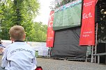 Erstes Public Viewing im Parkschloss (Foto: Angelo Glashagel)