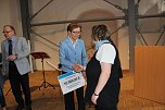 Gleich zwei Schecks im Gep&auml;ck (Foto: Karl-Heinz Herrmann)