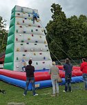 Auf Possen wird gefeiert (Foto: Karl-Heinz Herrmann)